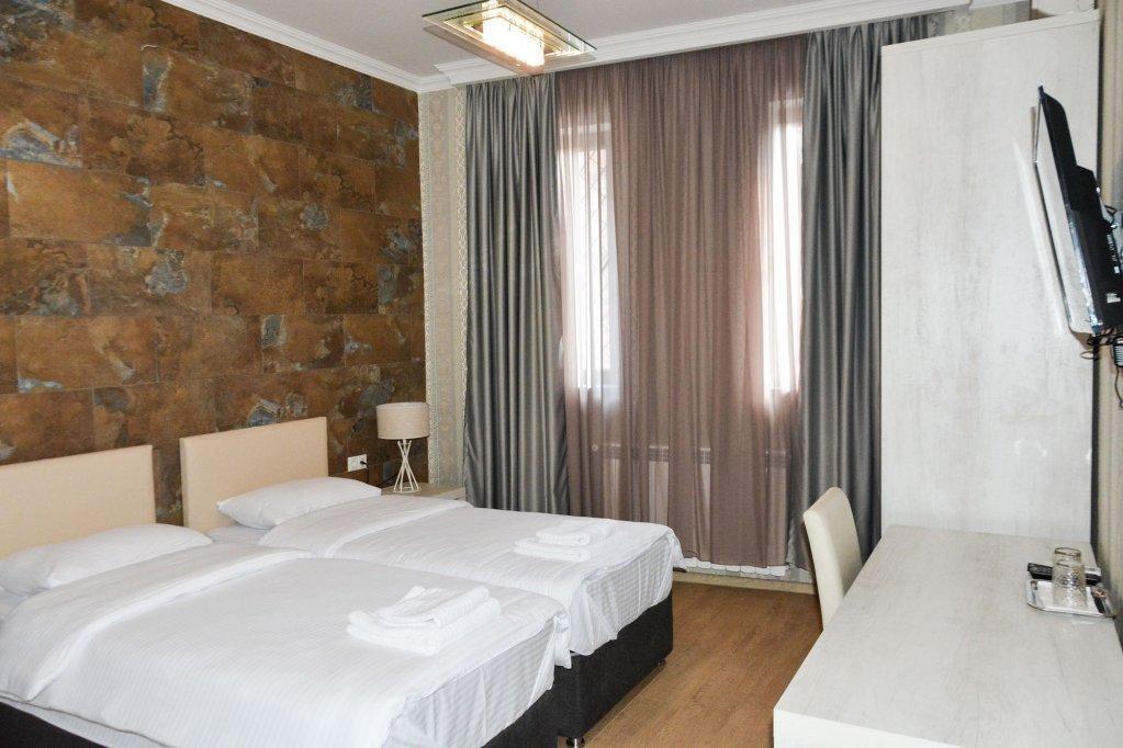 Eleon Boutique Hotel 3*